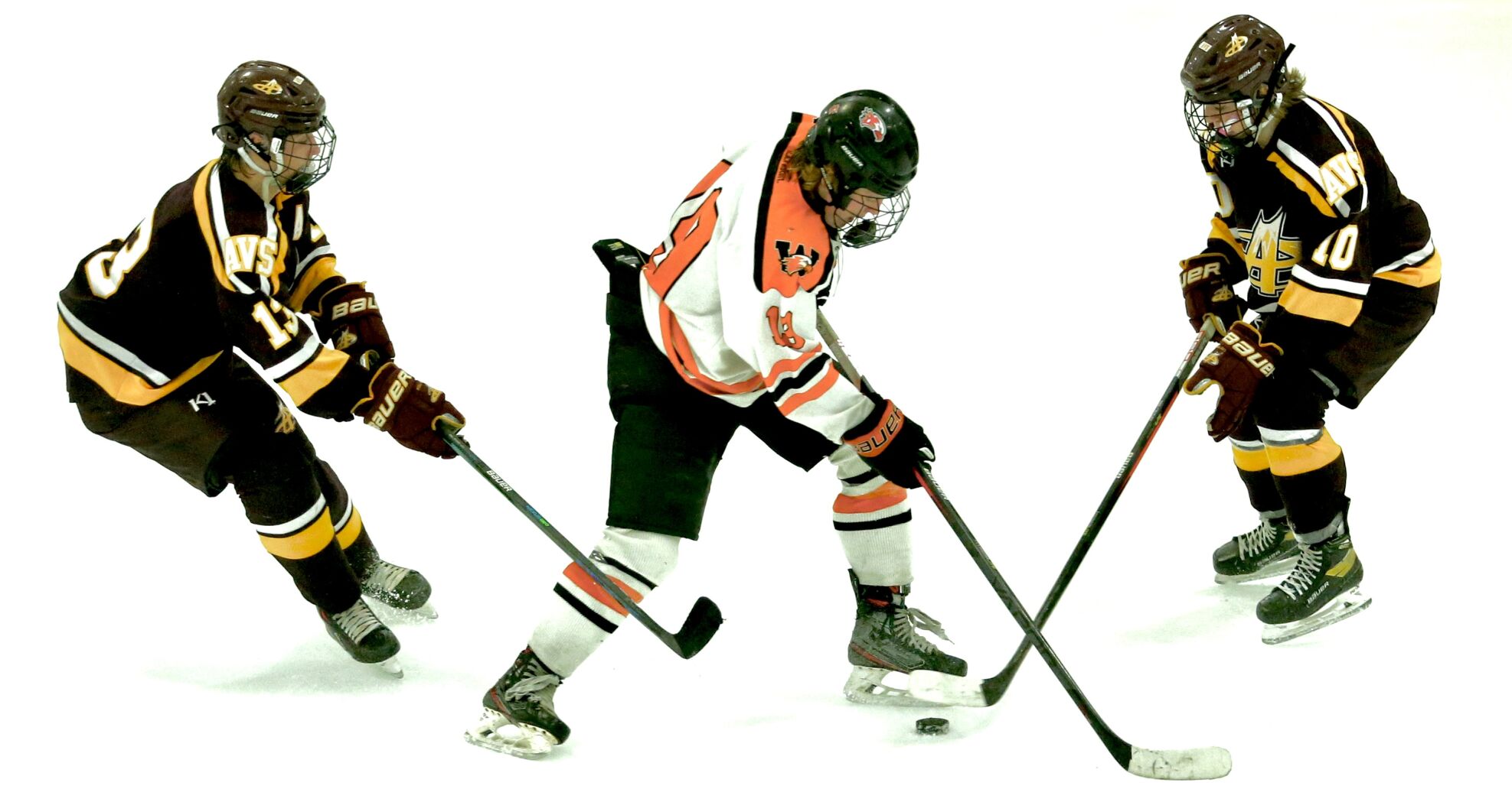 Two Defenders on Teis Larsen